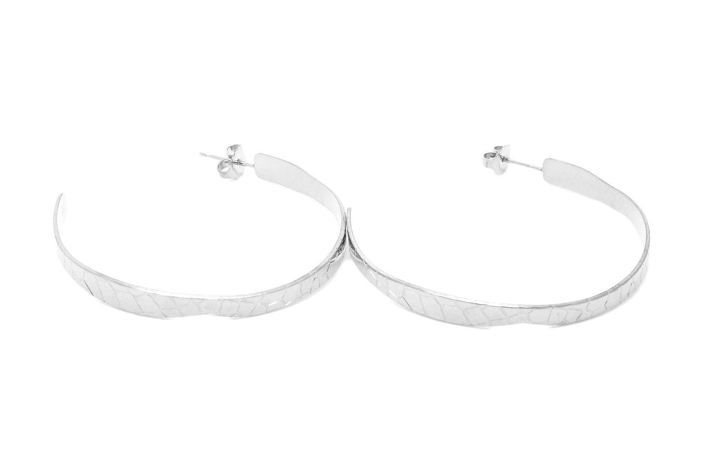 Boucles d’oreilles créoles, façonnées en diverses matières